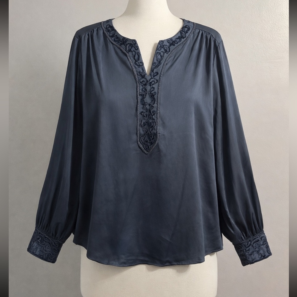 Chico’s Dressy Gray Silky W/Velvet Detail Long Sleeves V-Neck Pullover Blouse